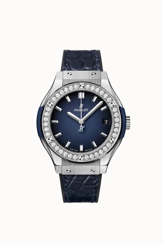 Hublot Classic Fusion Titanium Deep Blue Diamonds 33 mm 581.NX.6670.LR.1104.JPN19