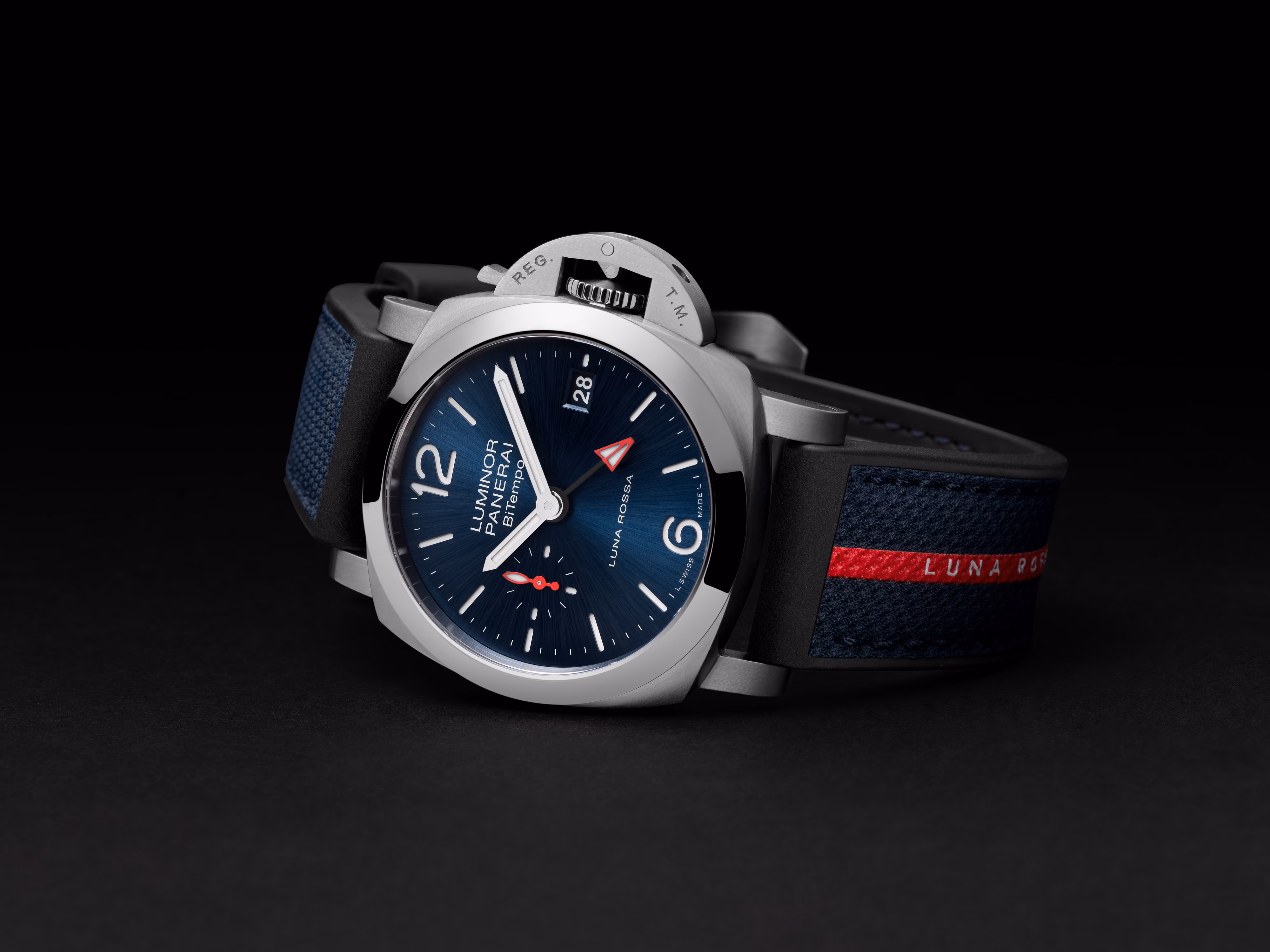 Panerai Luminor Luna Rossa GMT, Luminor PAM01404