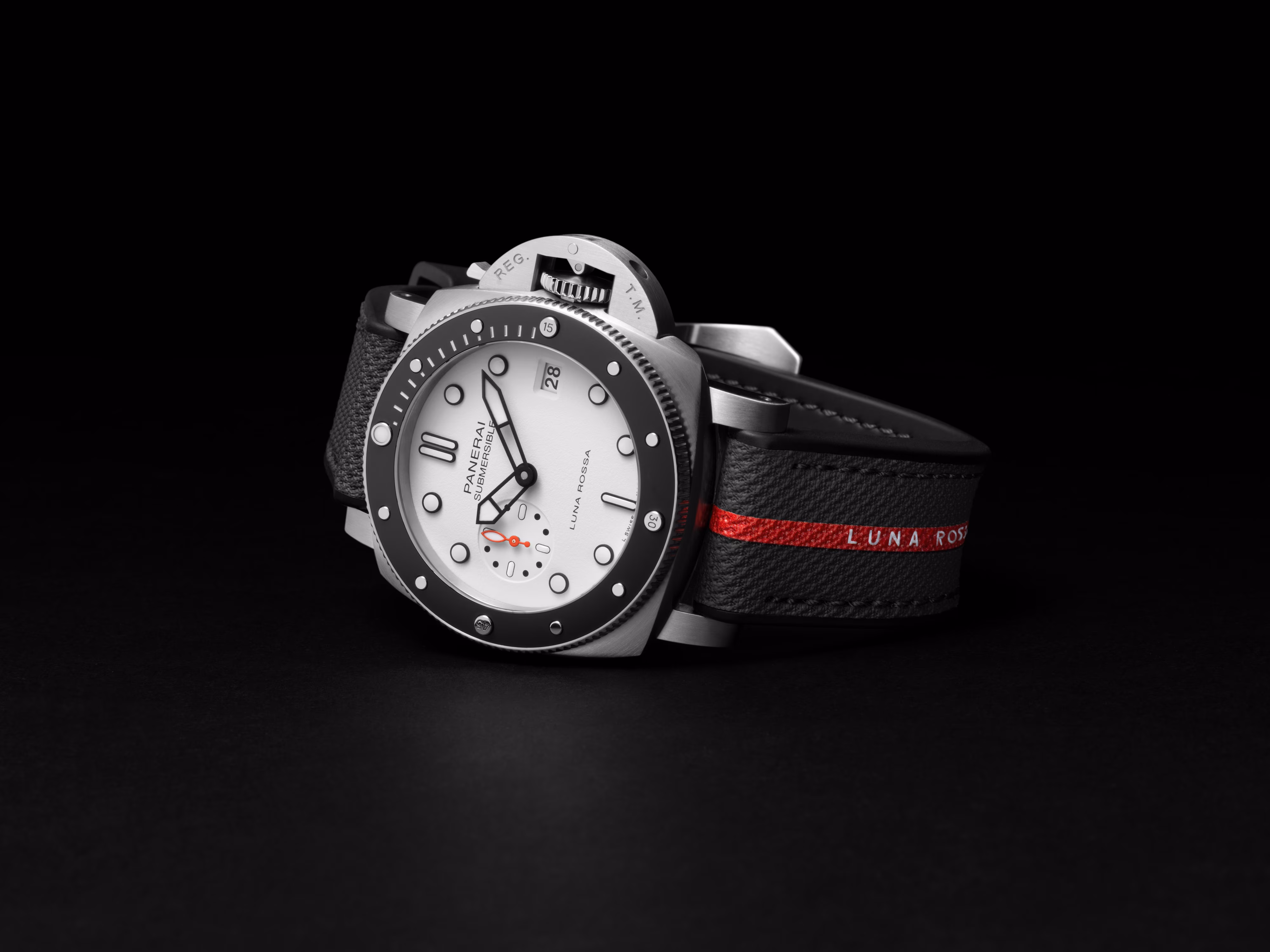 Panerai Submersible Luna Rossa, Submersible PAM01579