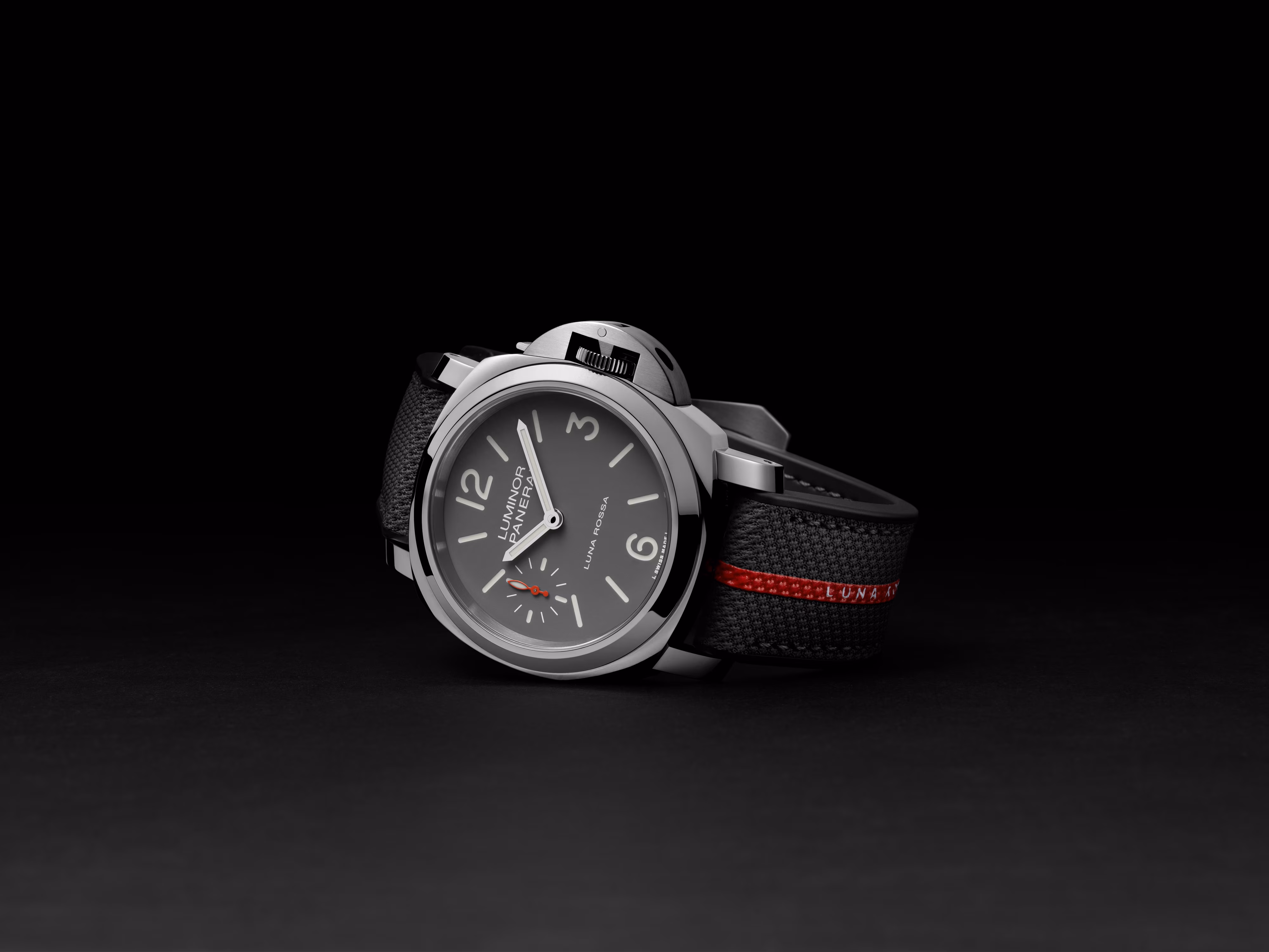 Panerai Luminor Luna Rossa PAM01653