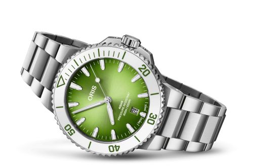 Oris Aquis Date 43.5 Taste of Summer Watermelon Green 01 733 7787 4137-07 8 22 04PEB
