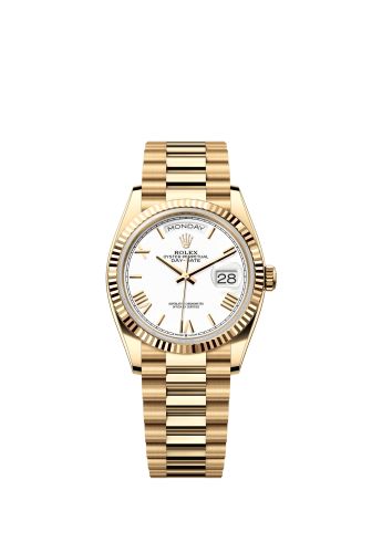 Rolex Day-Date 36 Yellow Gold - Fluted / White - Roman / President 128238-0113